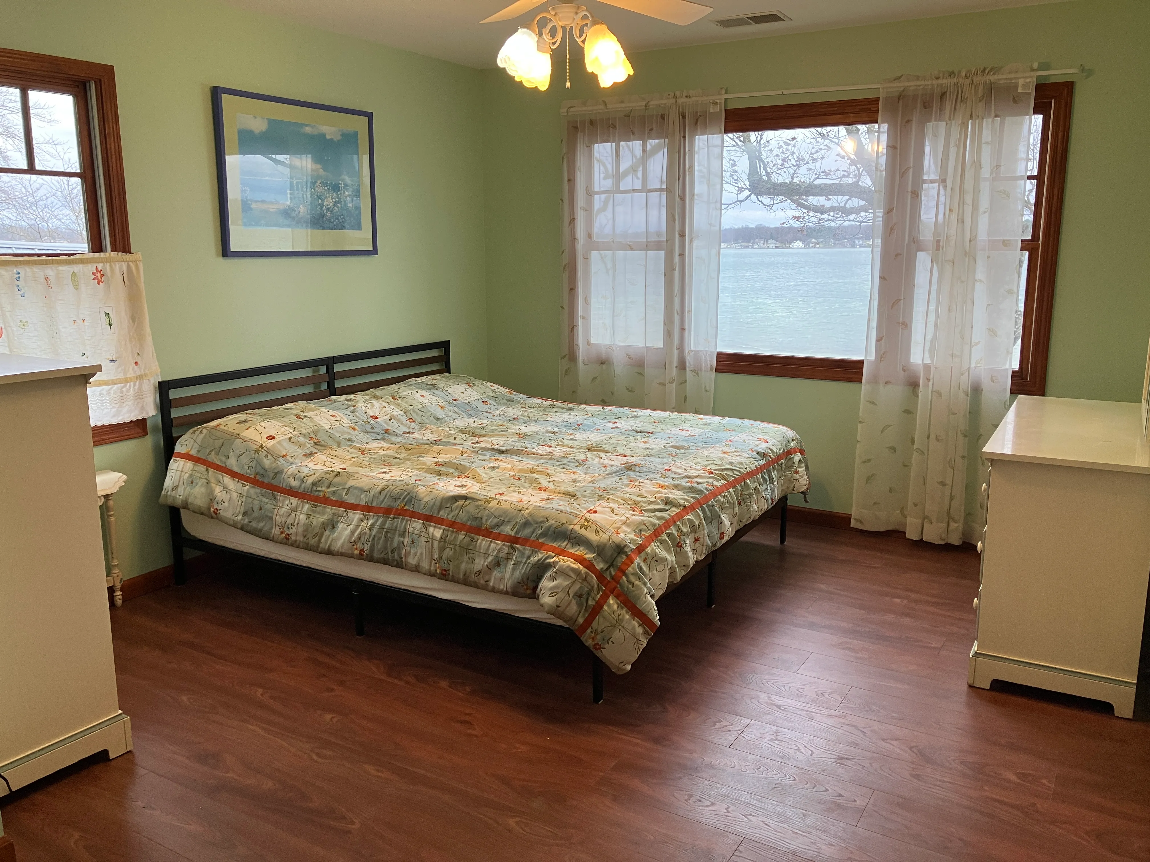 The master suite with king bed and jacuzzi.